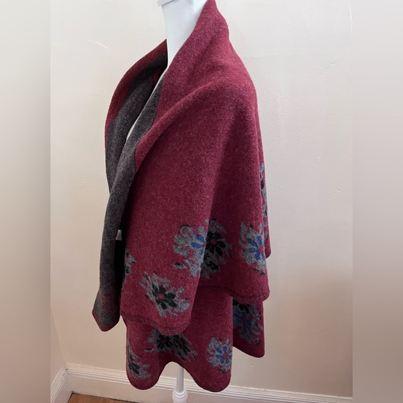 Floral Cape - Picture 4 of 16